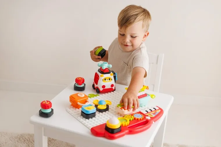 Dumel Discovery, Motoryczny Domek, zabawka interaktywna