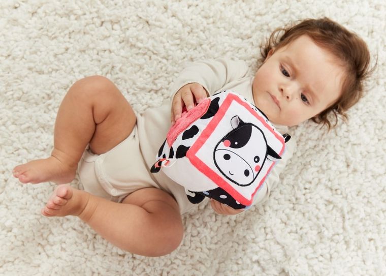 Gagagu, kostka mała