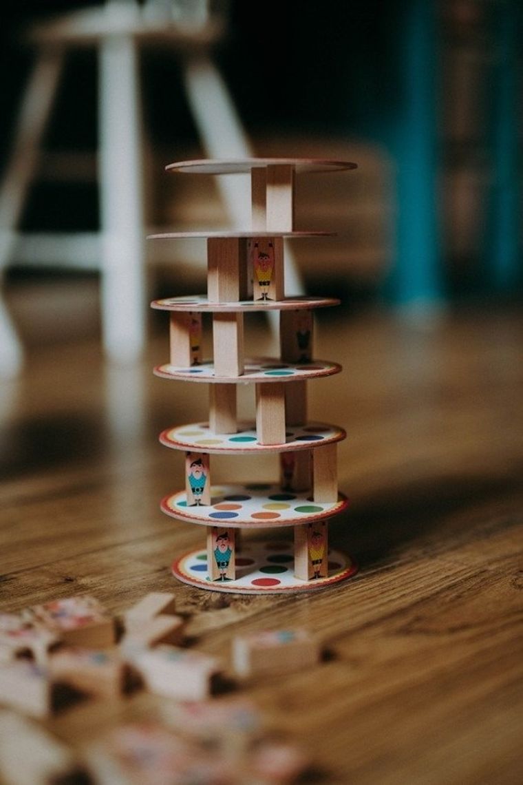 Janod, Akrobaci, gra zręcznościowa