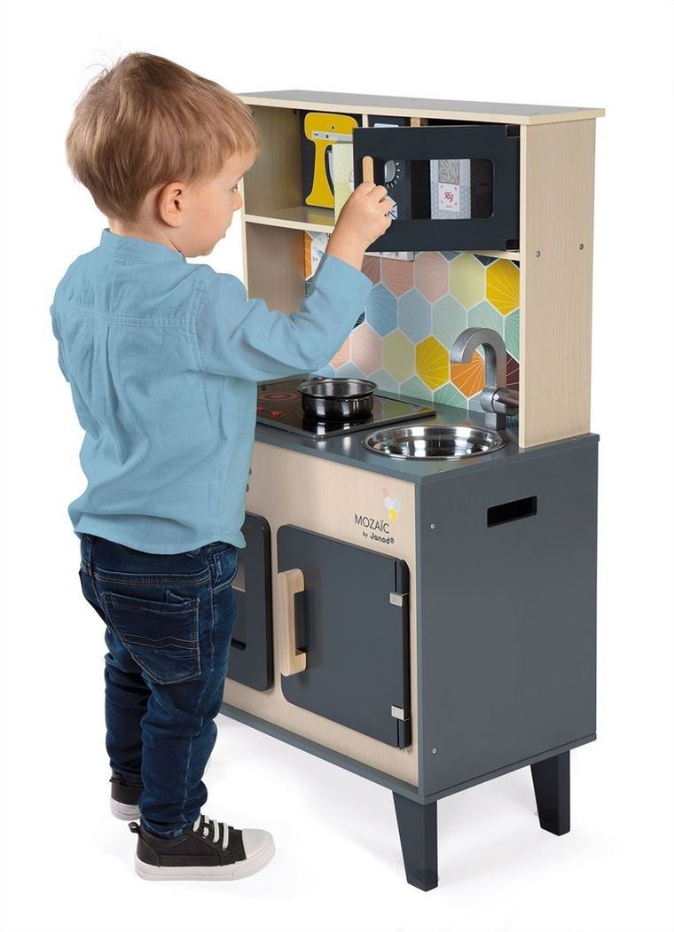 Janod, drewniana kuchnia z dźwiękiem, światłem LED i 6 akcesoriami