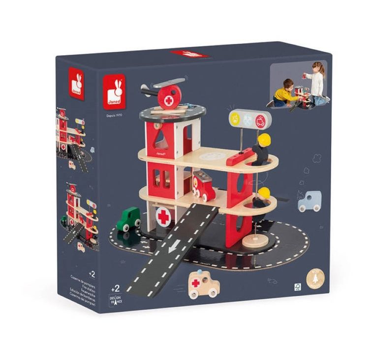 Janod, drewniana remiza strażacka, zestaw z akcesoriami