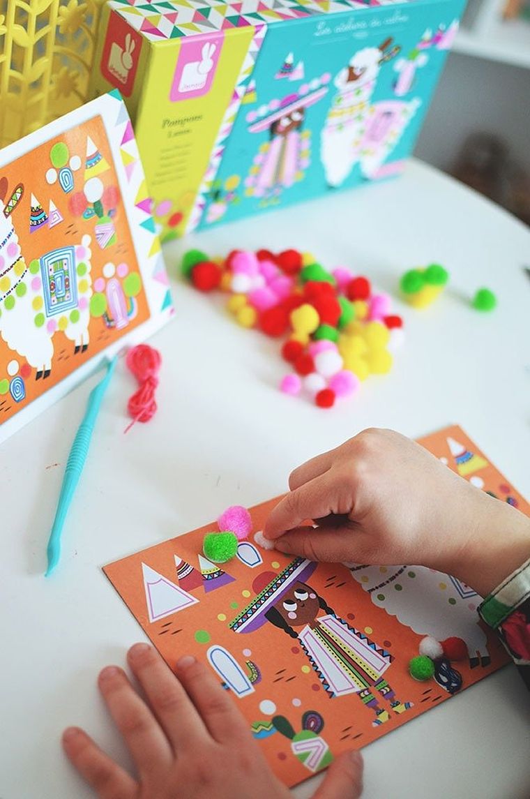 Janod, lamy, pompony