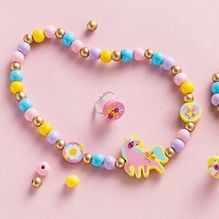 Janod, Tęczowa kraina, zestaw kreatywny do tworzenia biżuterii z drewna