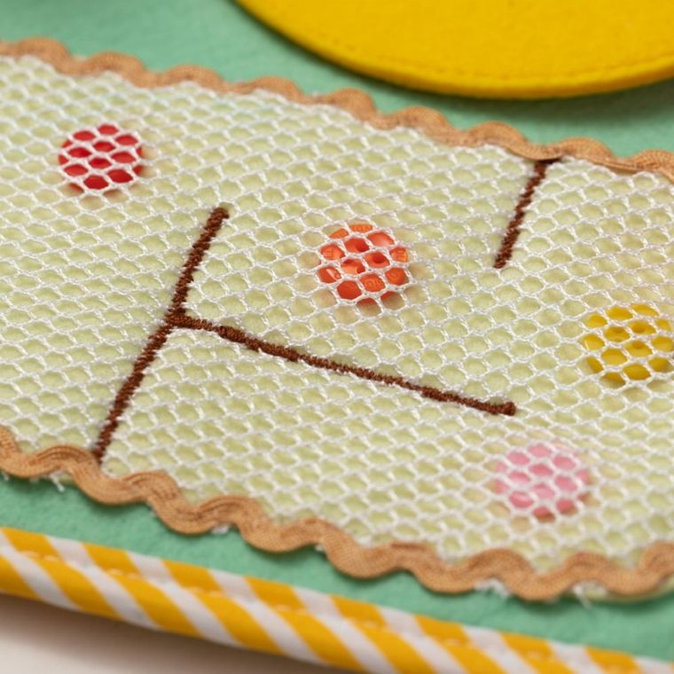 Jolly Designs. Kosmos. Tablica manipulacyjna. Książeczka sensoryczna