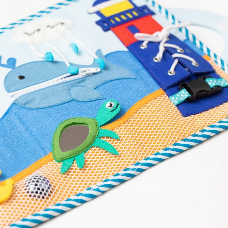 Jolly Designs. Magiczna Ryba. Tablica manipulacyjna. Książeczka sensoryczna