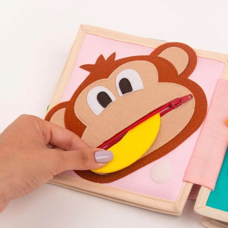 Jolly Designs. Motyl. Książeczka sensoryczno-manipulacyjna