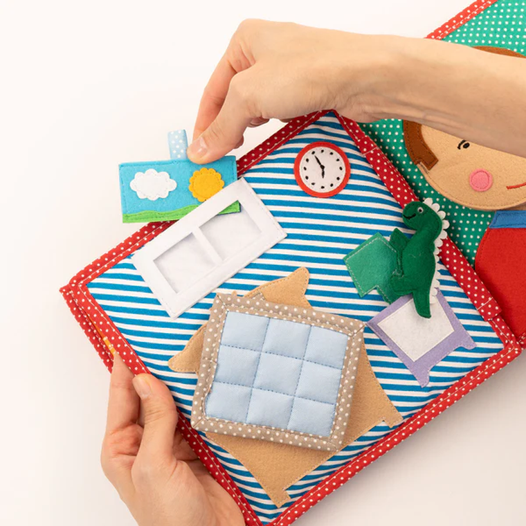 Jolly Designs. Życie domowe. Książeczka sensoryczno-manipulacyjna