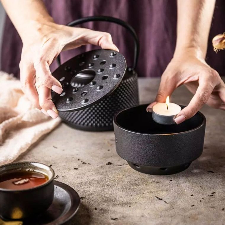 Kinghoff, zaparzacz żeliwny dzbanek z filtrem i podgrzewaczem, 0.8l