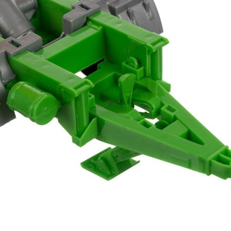 Kruzzel, farma, traktor z przyczepą