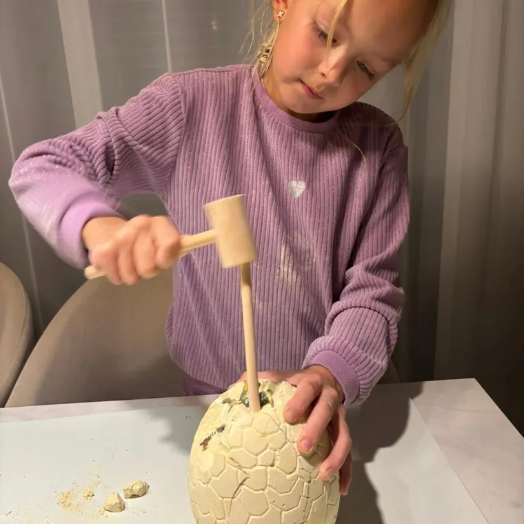 Kruzzel, jajo dinozaura z figurkami, wykopaliska, 12 szt.