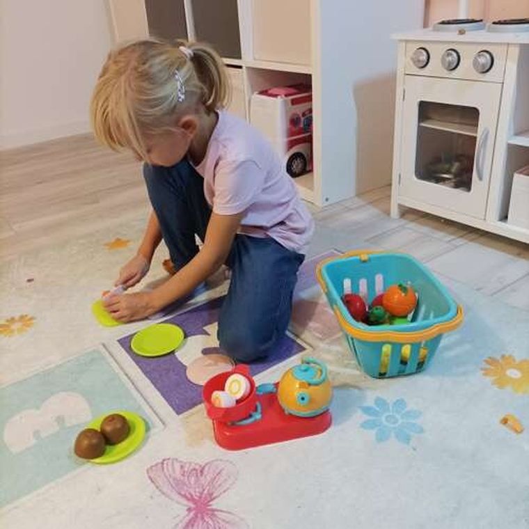 Kruzzel, warzywa i owoce do krojenia z koszyczkiem