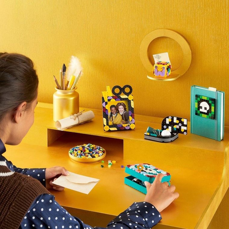 LEGO DOTS, Zestaw na biurko z Hogwartu, 41811