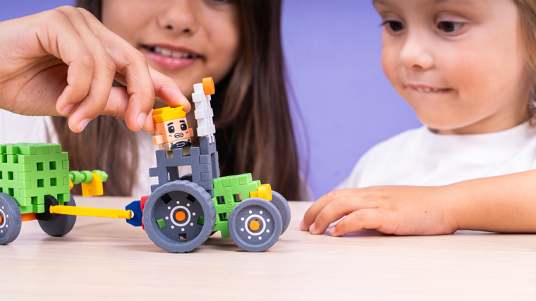 Marioinex, Mini Waffle, Farmer, Traktor z opryskiwaczem, klocki konstrukcyjne, 50 elementów