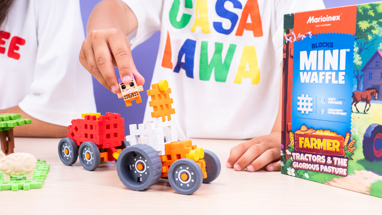 Marioinex, Mini Waffle, Farmer, Traktory i wypasiona łąka, klocki konstrukcyjne, 110 elementów