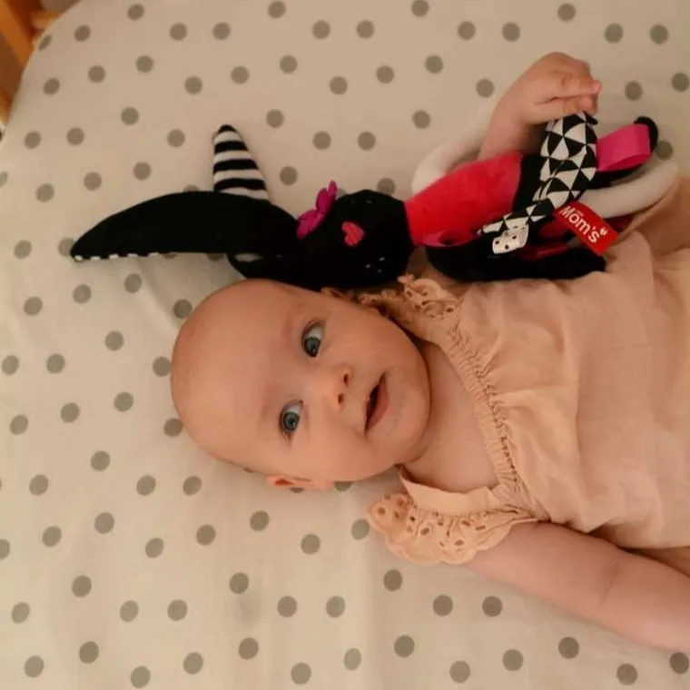 Mom's Care, króliczek, pierwsza maskotka, zabawka sensoryczna