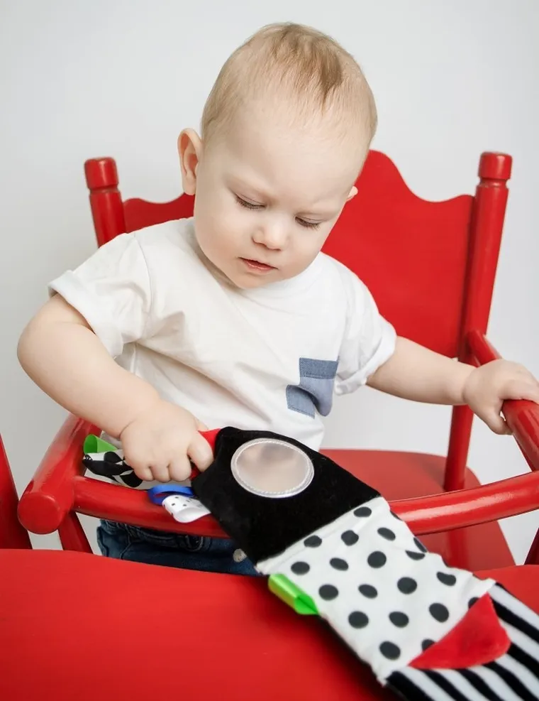 Mom's Care, mała książeczka, kontrastowa zabawka sensoryczna, czerwona