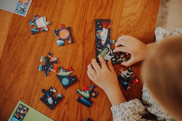 Mudpuppy, Kosmos, puzzle-kartka z życzeniami, 12 elementów