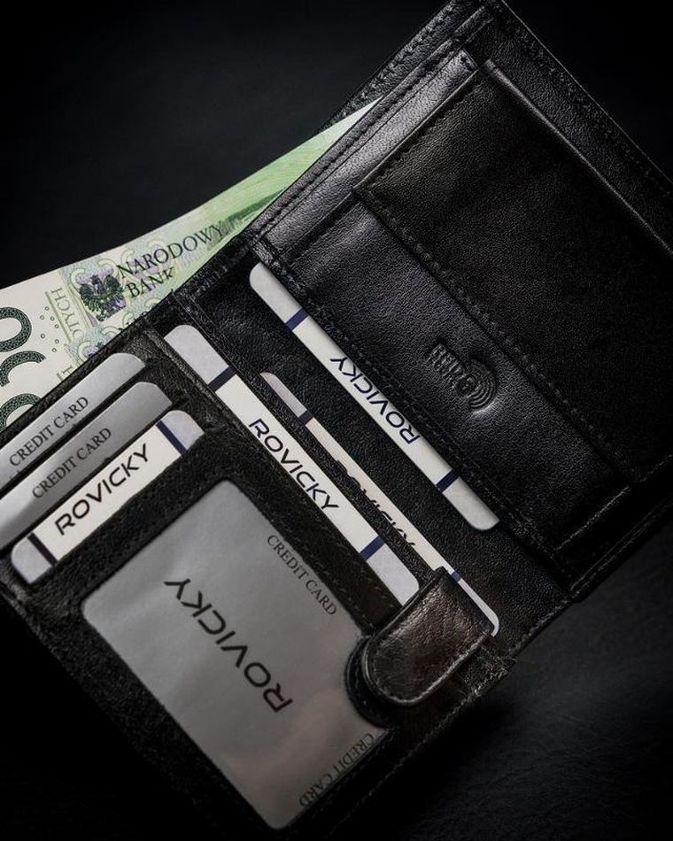 Portfel, czarno-czerwony, skórzany, RFID, Rovicky