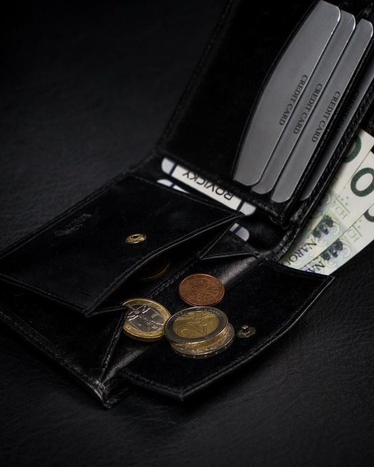 Portfel, czarno-czerwony, skórzany, RFID, Rovicky