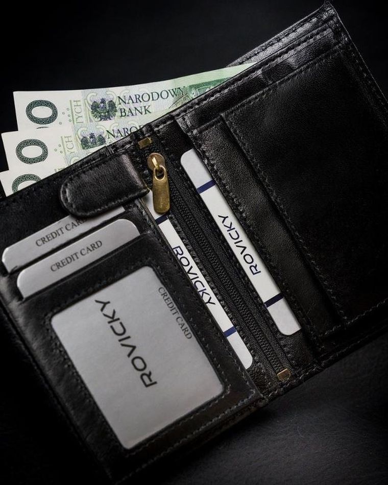 Portfel, czarno-czerwony, skórzany, RFID, Rovicky