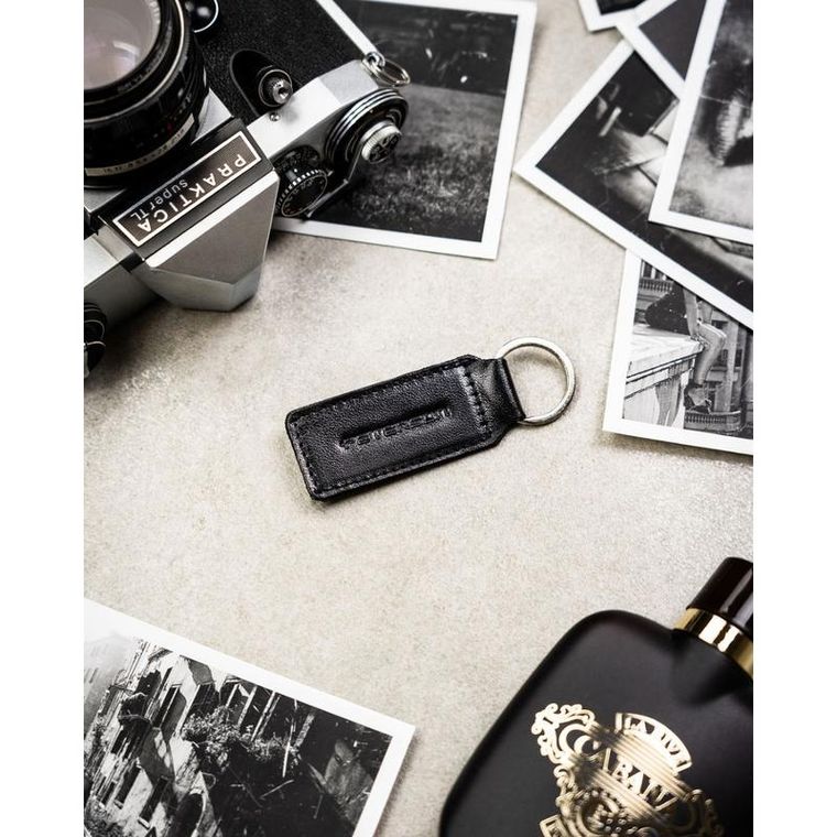 Portfel z brelokiem, czarny, skórzany, Peterson