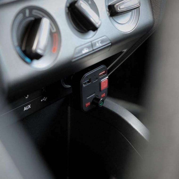 Savio, transmiter FM z wyświetlaczem, ładowarka, bluetooth
