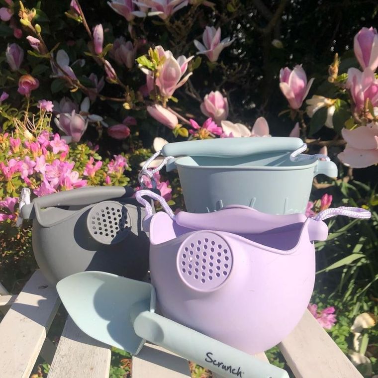 Scrunch Bucket, wiaderko, konewka, pudrowy róż