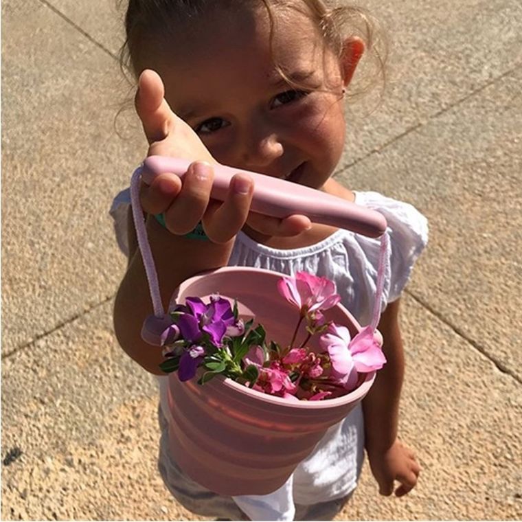 Scrunch, silikonowe wiaderko z łopatką, granatowe