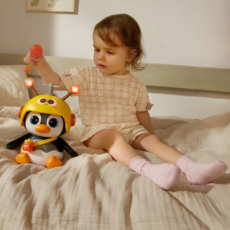 Smiki, Bzyczący Pingwinek, interaktywna zabawka muzyczna