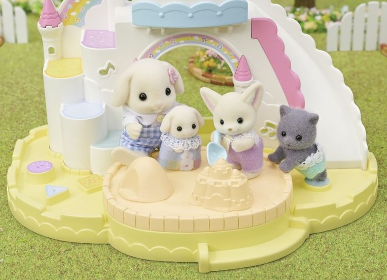 Sylvanian Families, Plac zabaw z basenem, zestaw figurek, 5746