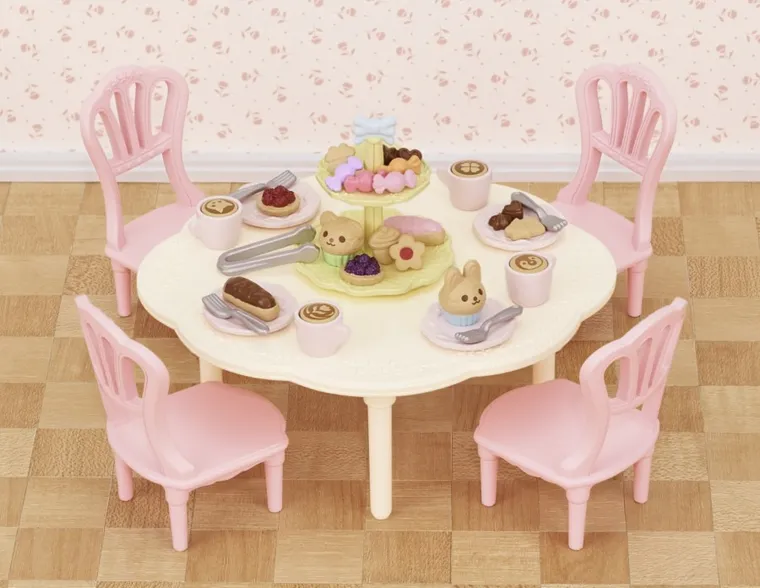 Sylvanian Families, Stół, krzesła i mnóstwo słodkości, zestaw z akcesoriami, 5742