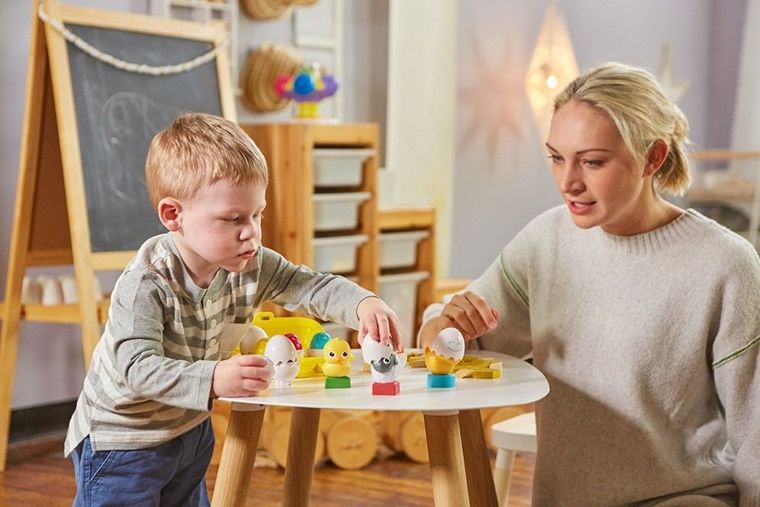 Tomy, Jajeczka z dźwiękami, zabawka interaktywna