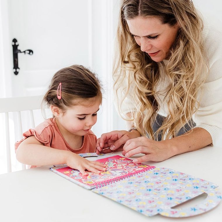 Totum, Unicorn, kreatywny szkicownik z naklejkami i akcesoriami