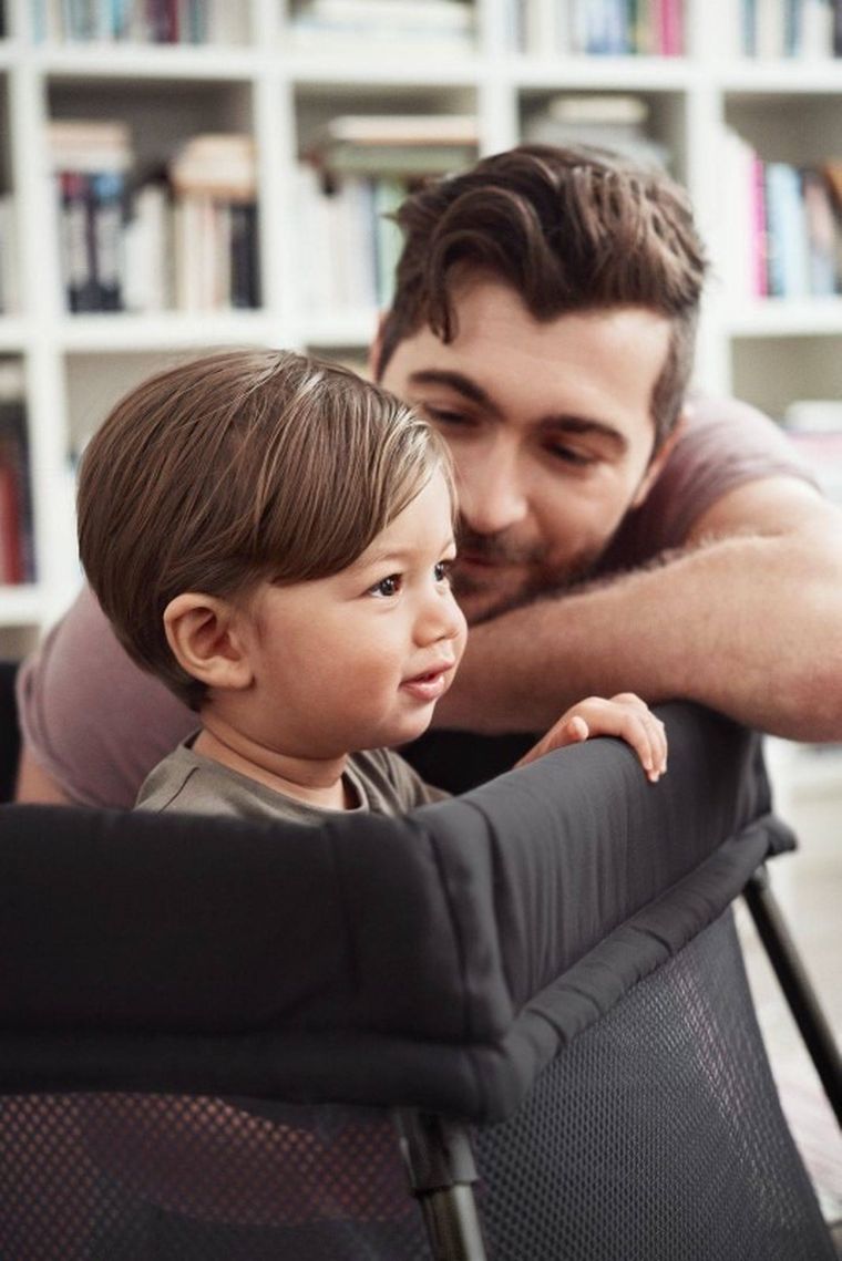 BabyBjörn, Light, łóżeczko turystyczne + prześcieradło, czarne