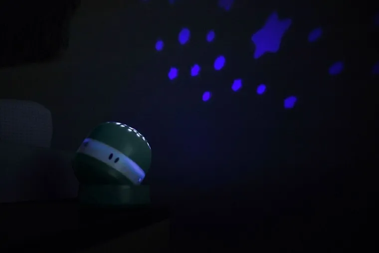 Beaba, Pixie, projektor gwiazd z pozytywką i czujnikiem płaczu, sage green