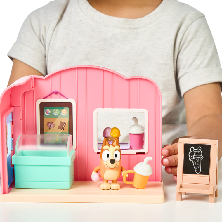 Bluey, lodziarnia, zestaw z figurką