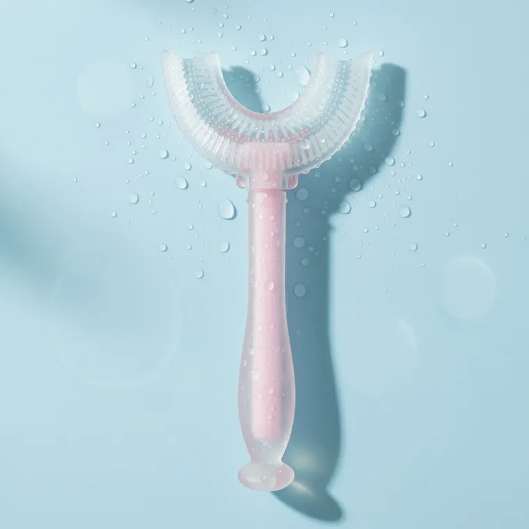 Bocioland, szczoteczka silikonowa w kształcie litery U do zębów, różowa