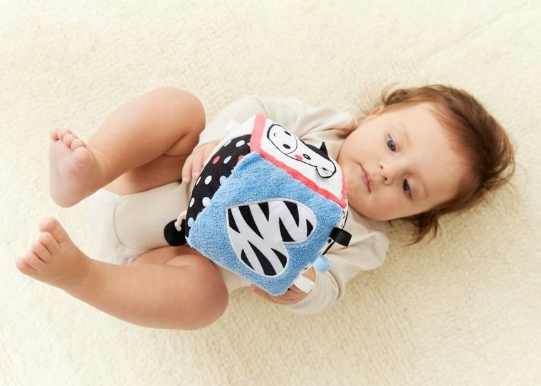 Gagagu, kostka mała