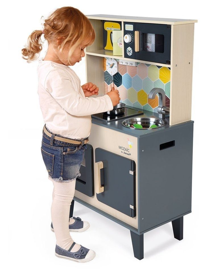 Janod, drewniana kuchnia z dźwiękiem, światłem LED i 6 akcesoriami