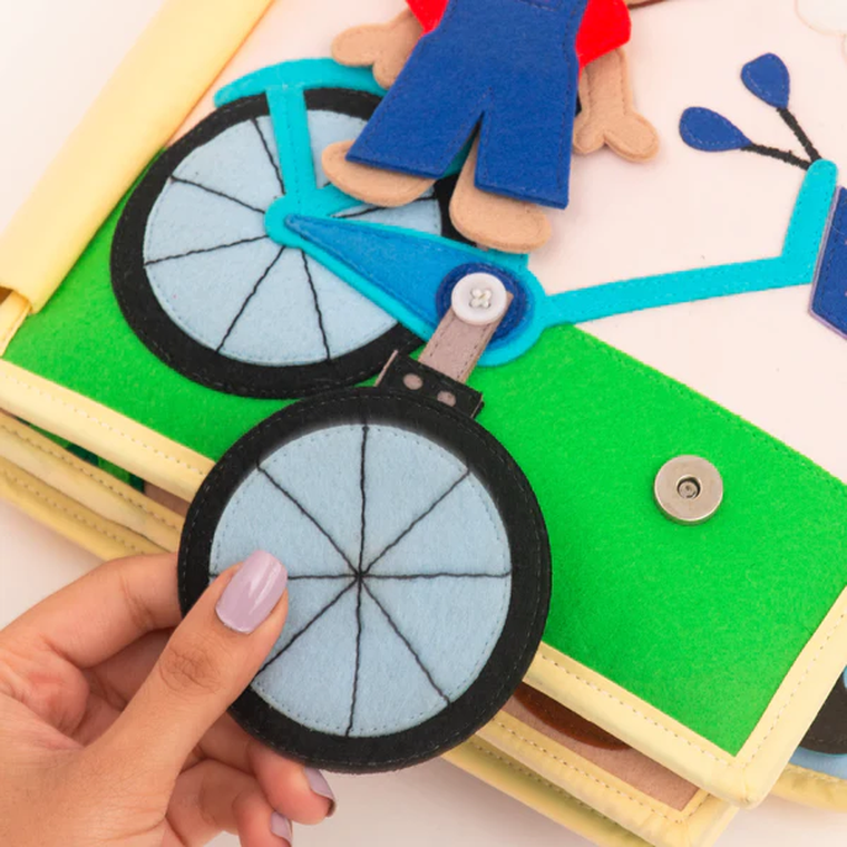 Jolly Designs. Mój rower. Książeczka sensoryczno-maniuplacyjna