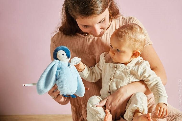 Kaloo, Complices, pingwinek, maskotka z muślinową chusteczką absorbującą zapach, 20 cm