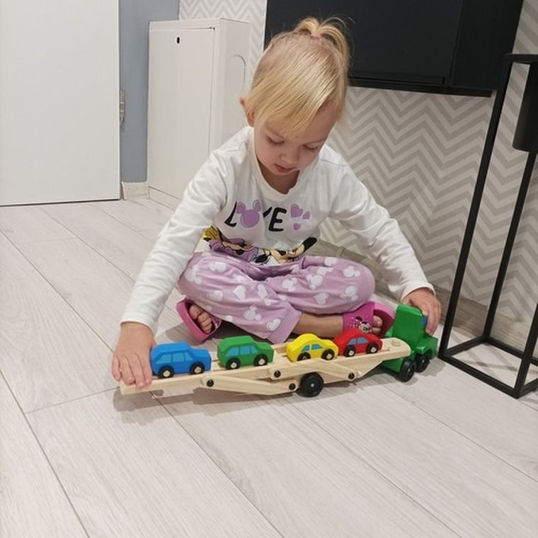 Kruzzel, tir z lawetą i samochodzikami, drewniany