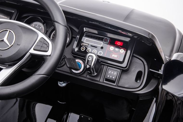 Lean Cars, Mercedes-Benz, pojazd na akumulator 4-4, czarny