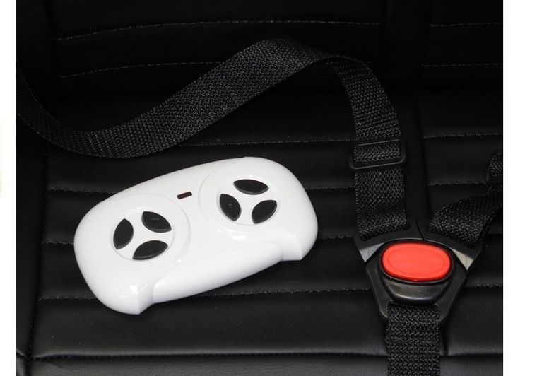 Lean Cars, Mercedes Unimog 4-4, pojazd na akumulator, czerwony