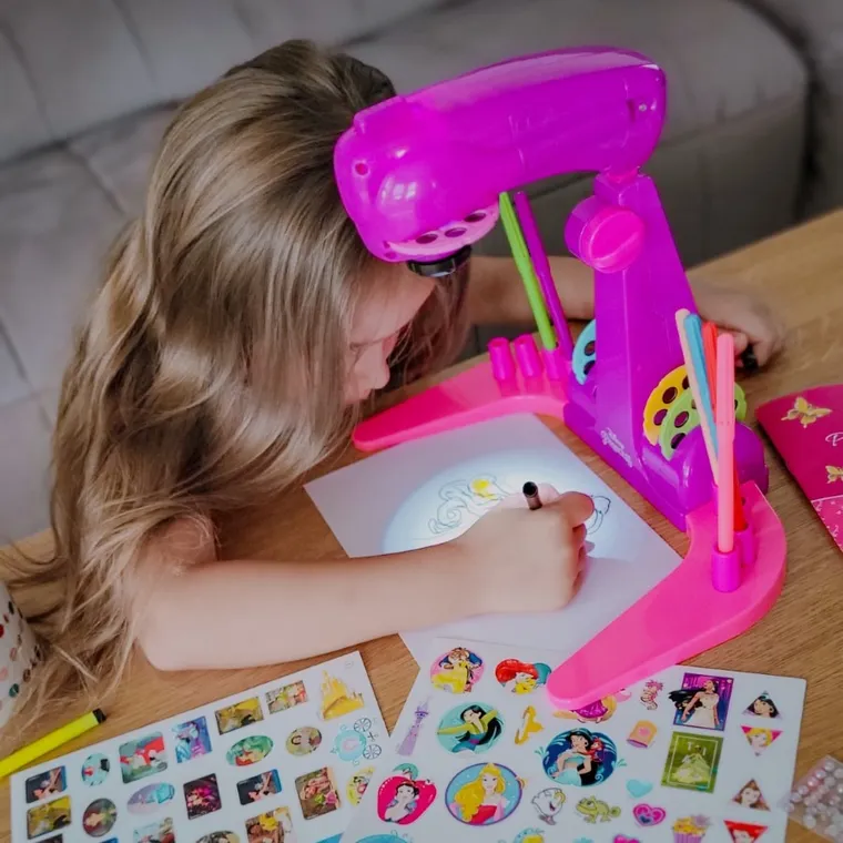 Lisciani, Księżniczki Disneya, Szkoła Rysowania Projektorem, zestaw artystyczny