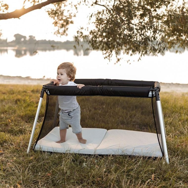 Luna Bambini, lekkie łóżeczko turystyczne, bez montażu, czarne