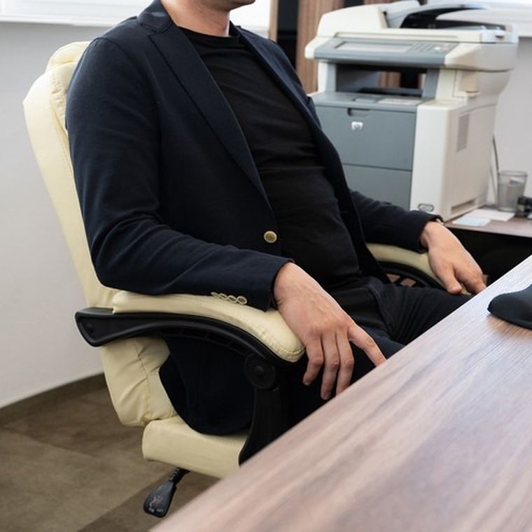 Malatec, fotel biurowy z podnóżkiem, beżowy