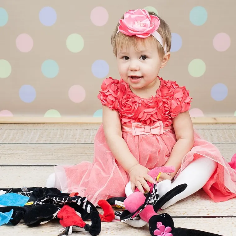 Mom's Care, króliczek, pierwsza maskotka, zabawka sensoryczna