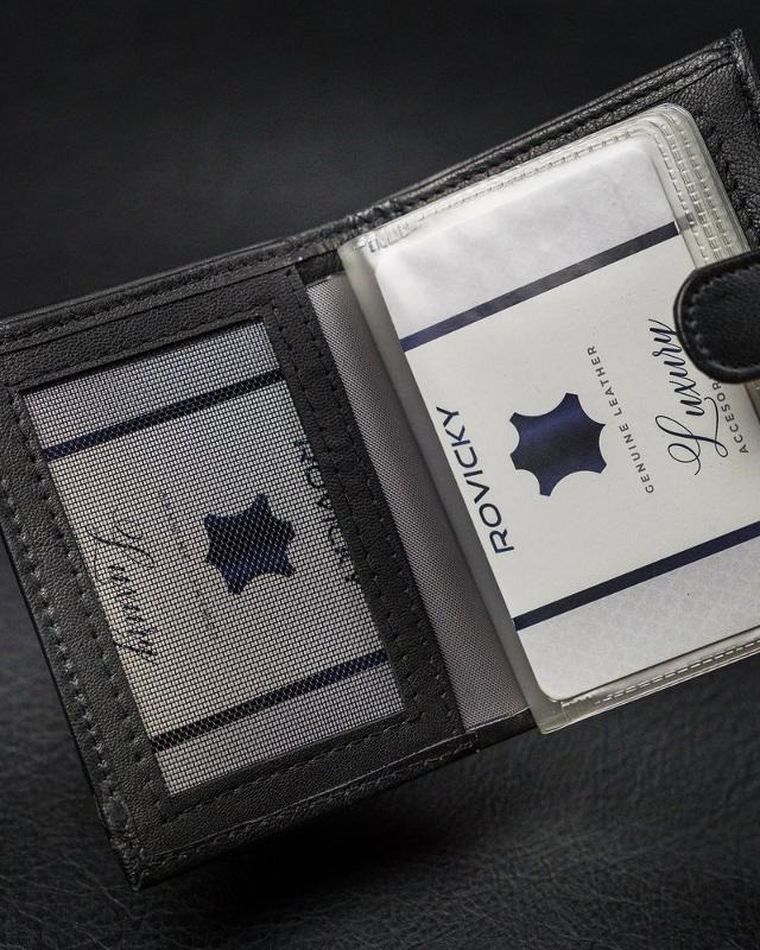 Pionowe, skórzane etui na karty z zapinką i kieszenią na banknoty, Loren