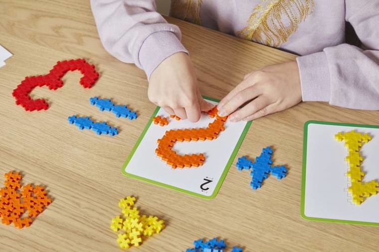 Plus-Plus, Learn to build, ABC 123, mini klocki, mix, 2000 szt., zestaw z płytkami i kartami pracy